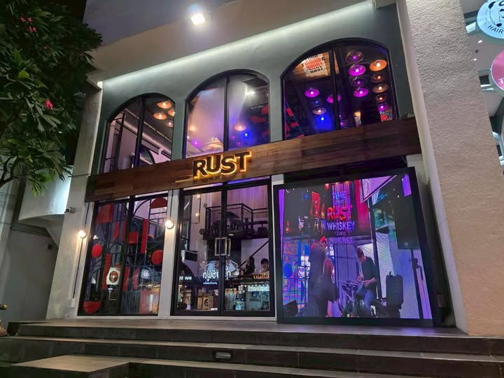 Rust Bar ถนนบรรทัดทอง